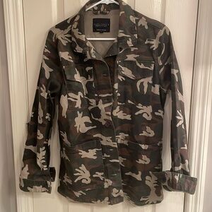 Lightweight camouflage print jacket